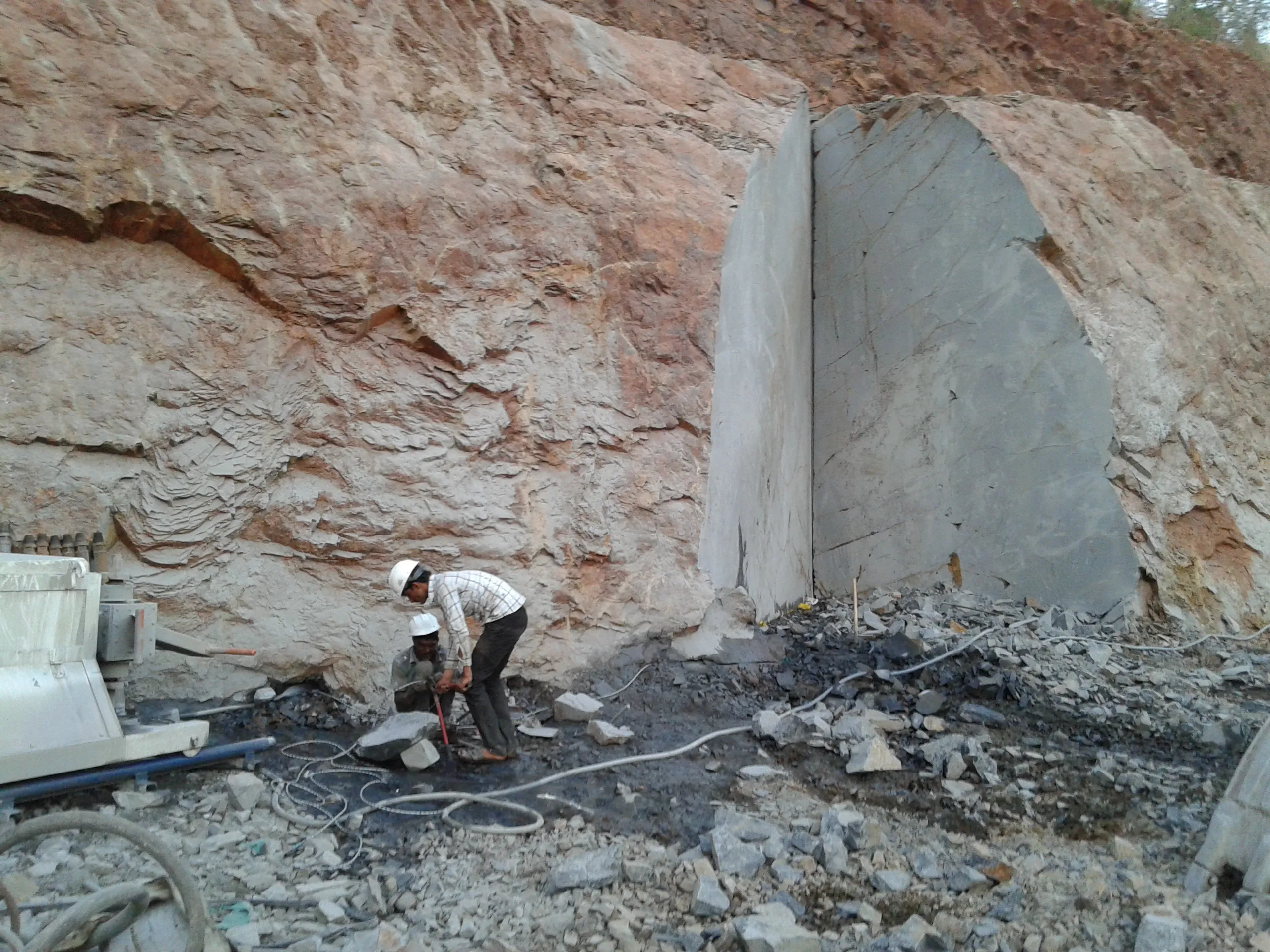 Diamond blade cutting rock boulders