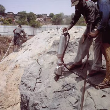 Expansive chemical for rock splitting