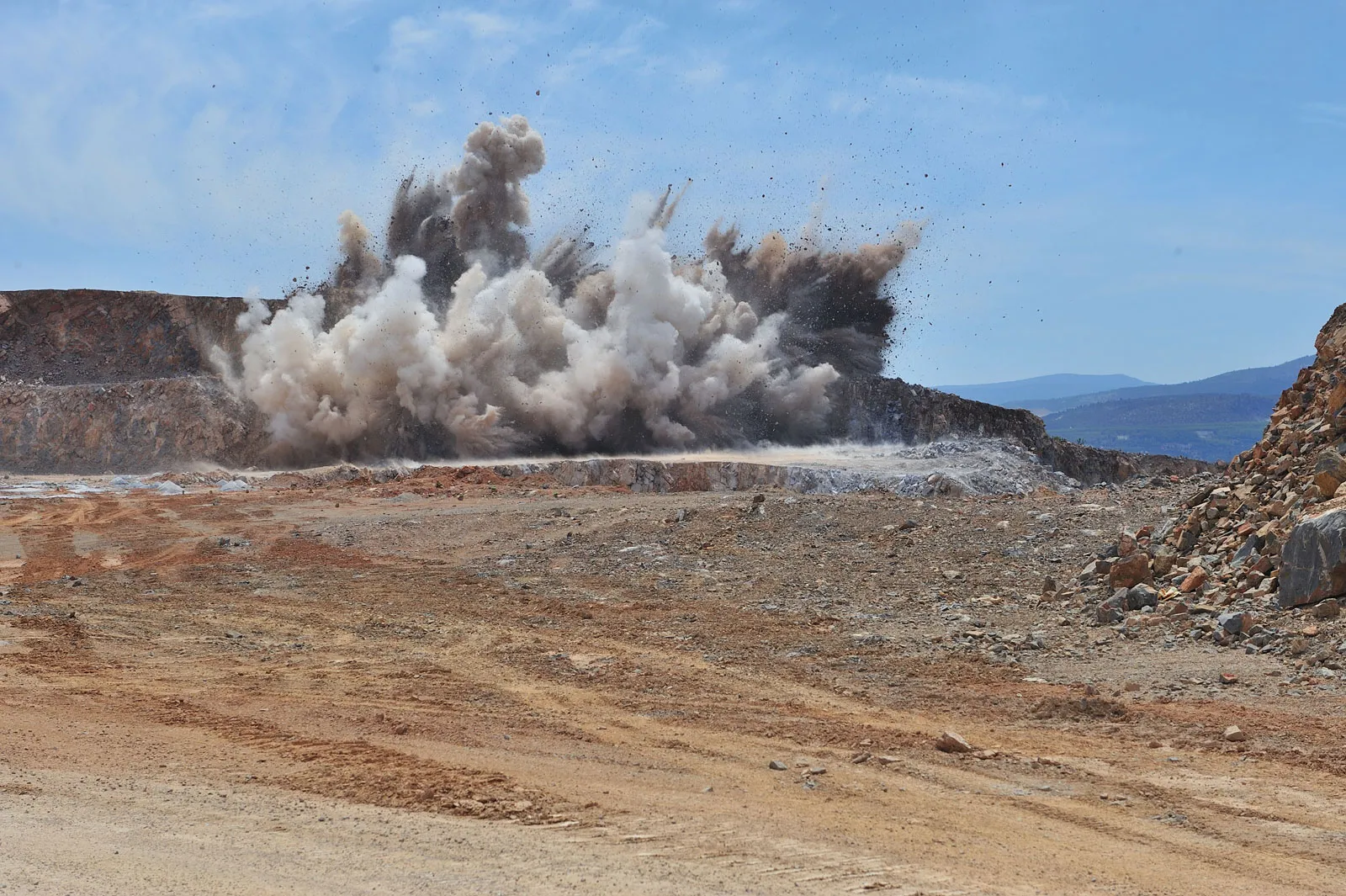 Controlled rock blasting operation